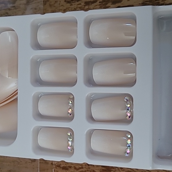 2/$16 Rhinestone Ombre Press On Nails - Picture 11 of 14